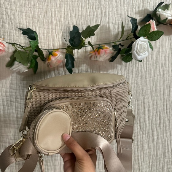 Madden Beige and Gold Women's Fanny - Picture 3 of 3